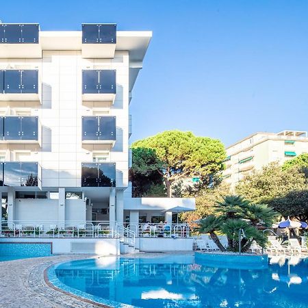Hotel Ambassador Meuble Lignano Sabbiadoro Eksteriør bilde