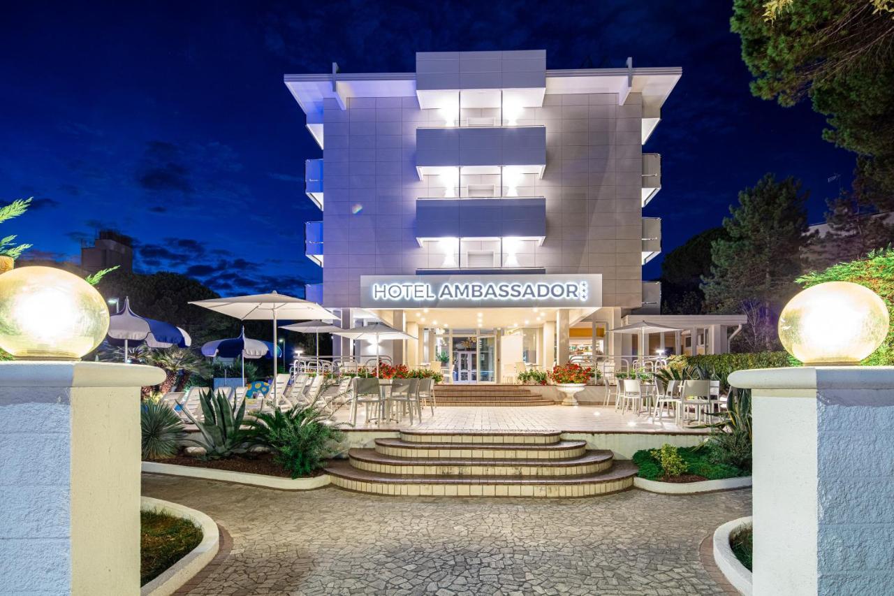 Hotel Ambassador Meuble Lignano Sabbiadoro Eksteriør bilde