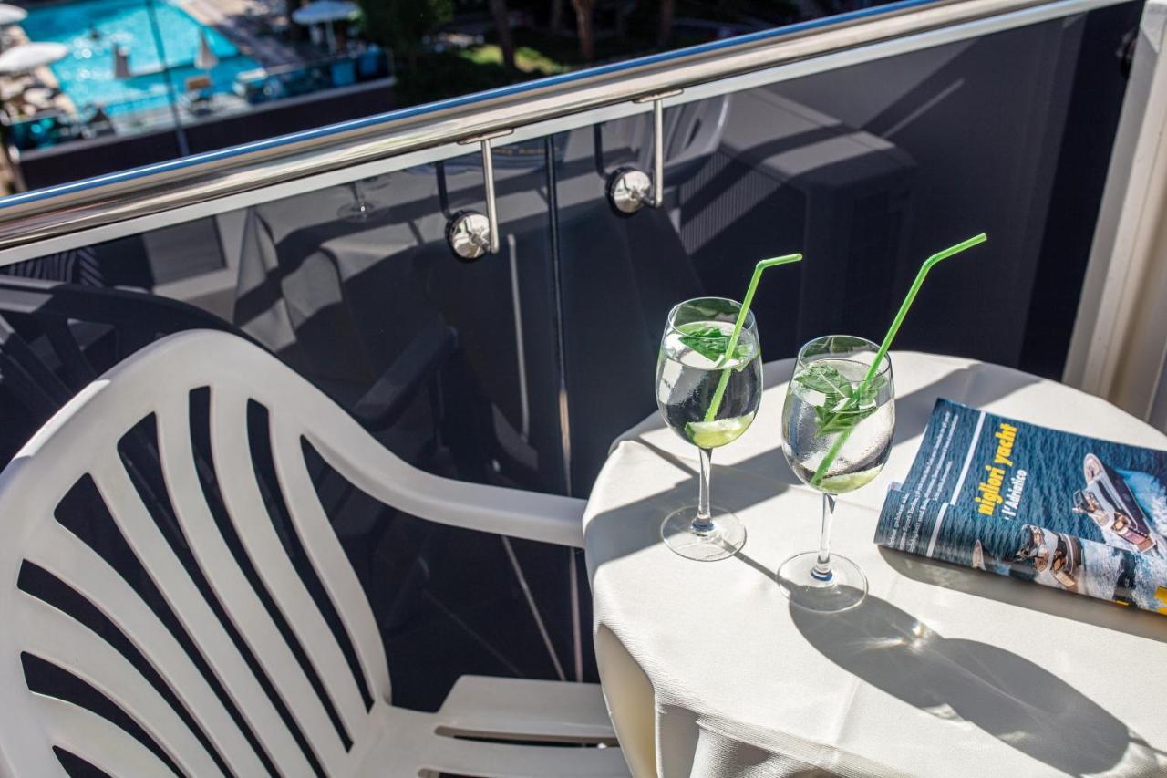 Hotel Ambassador Meuble Lignano Sabbiadoro Eksteriør bilde