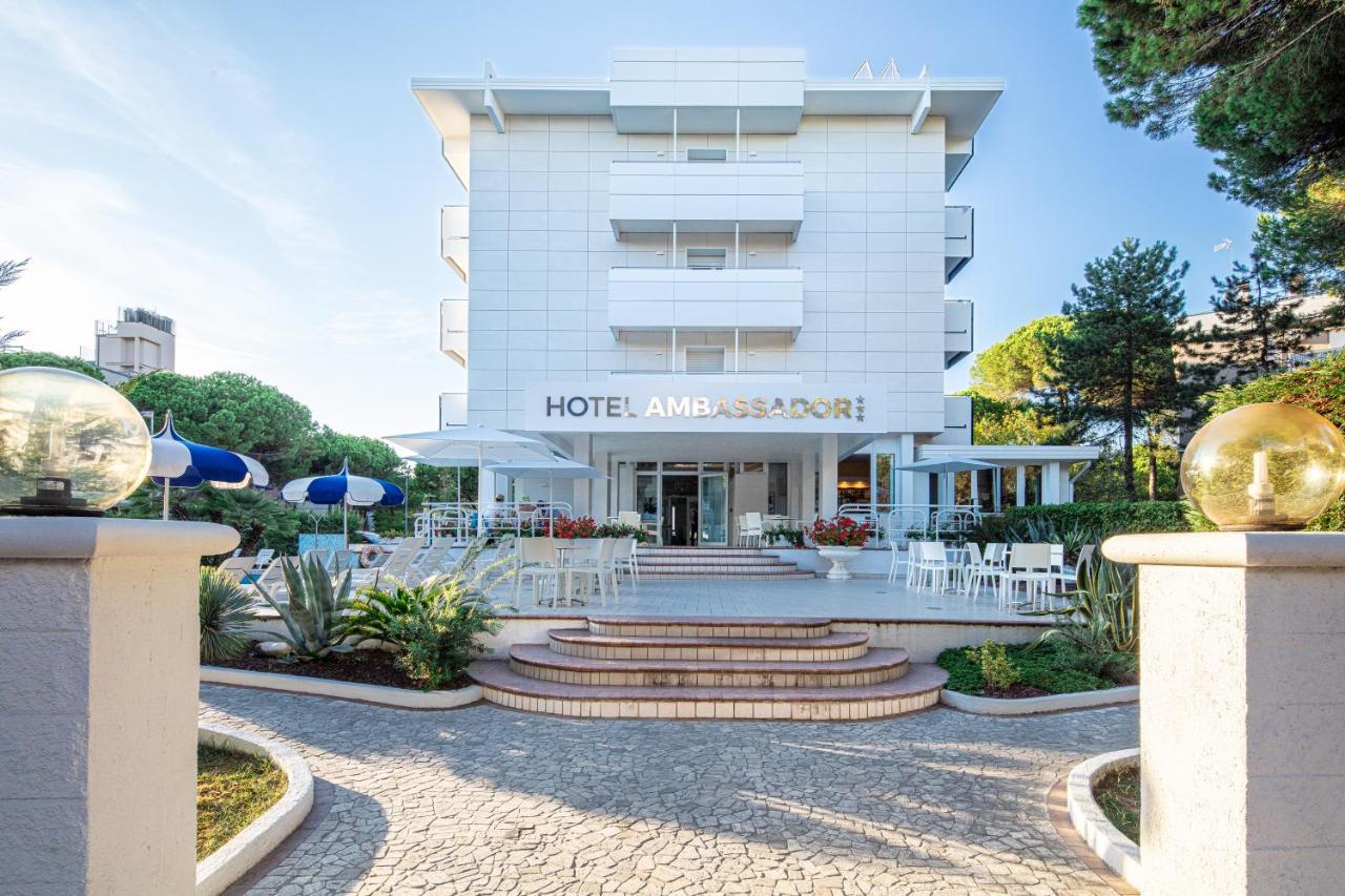 Hotel Ambassador Meuble Lignano Sabbiadoro Eksteriør bilde