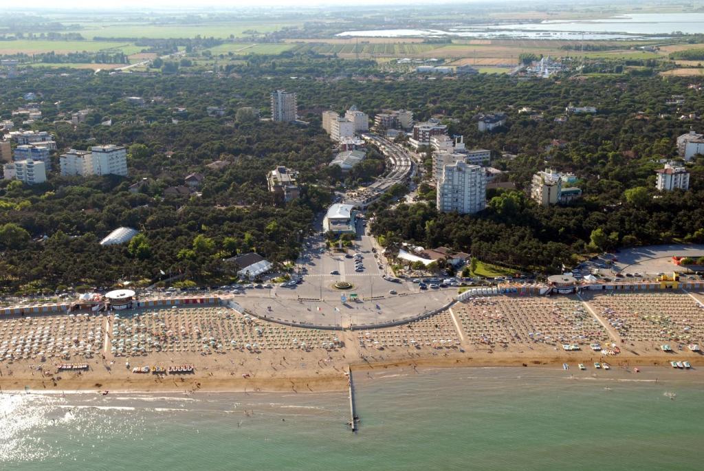 Hotel Ambassador Meuble Lignano Sabbiadoro Eksteriør bilde