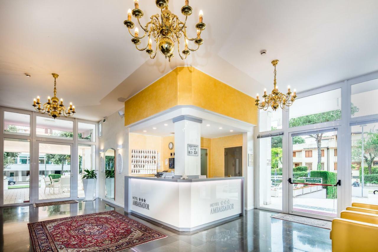 Hotel Ambassador Meuble Lignano Sabbiadoro Eksteriør bilde