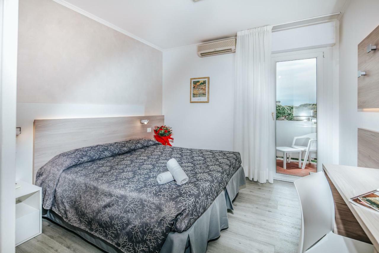 Hotel Ambassador Meuble Lignano Sabbiadoro Eksteriør bilde