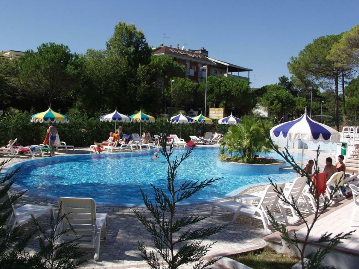 Hotel Ambassador Meuble Lignano Sabbiadoro Eksteriør bilde