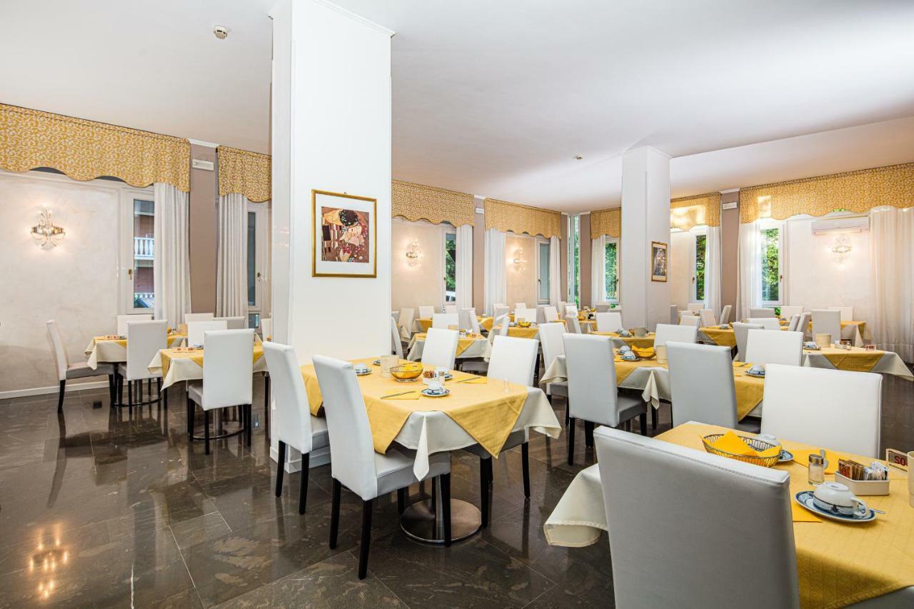 Hotel Ambassador Meuble Lignano Sabbiadoro Eksteriør bilde