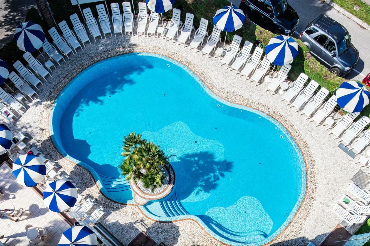 Hotel Ambassador Meuble Lignano Sabbiadoro Eksteriør bilde
